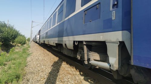 Circulaţia trenurilor, întreruptă pe ruta Stânceni - Lunca Bradului, județul Mureş, după ce un copac a căzut pe linia ferată