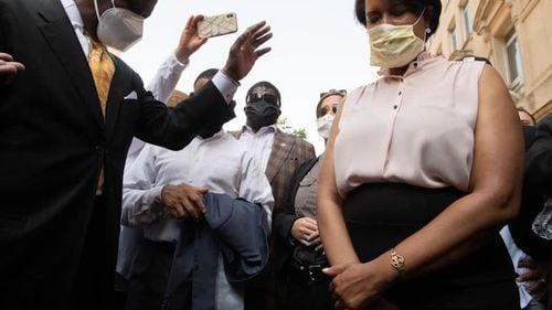 Primarul din Washington înăsprește măsurile împotriva COVID-19: E simplu, când pleci de-acasă, trebuie să porţi mască