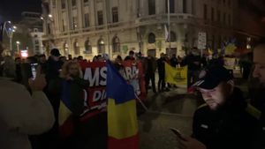 Jandarmeria a dat 40 de amenzi după protestul din Piața Universității împotriva certificatului verde / Majoritatea sancțiunilor au fost aplicate pentru că nu s-a purtat masca de protecție