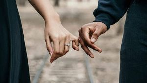 SONDAJ Peste o treime dintre români ar vota la alegerile parlamentare un candidat care susține căsătoriile gay / Proporția se dublează în Capitală