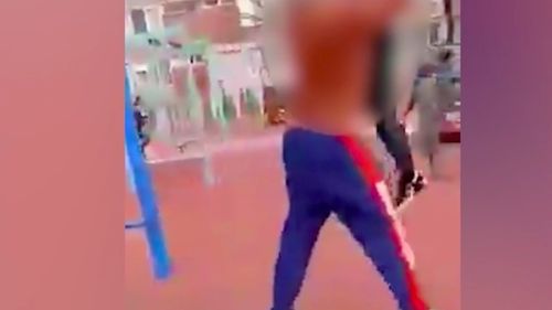 Mama copilului trântit de asfalt într-un loc de joacă din Hunedoara: Nu a fost prima dată când a fost bătut