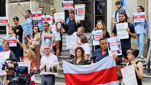 Noi manifestații împotriva puterii din Serbia: elevii de liceu au protestat la Novi Sad