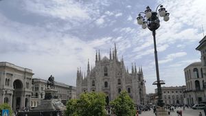 Salariu de minim 3.500 de euro pe lună: condiția să-ți iei în rate un apartament în Milano / La Napoli, se poate cumpăra o locuință cu o rată de 714 euro / Dobânda anuală în Italia e între 2,81% și 3,30% pentru prima casă