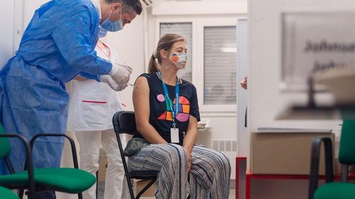 Aproape 21.000 de persoane vaccinate vineri doar în București