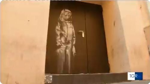 Ultimul membru al grupului suspectat de furtul operei atribuite artistului Banksy, care a fost pictată pe o uşă a sălii de spectacole pariziene Bataclan, a fost încarcerat și pus sub acuzare