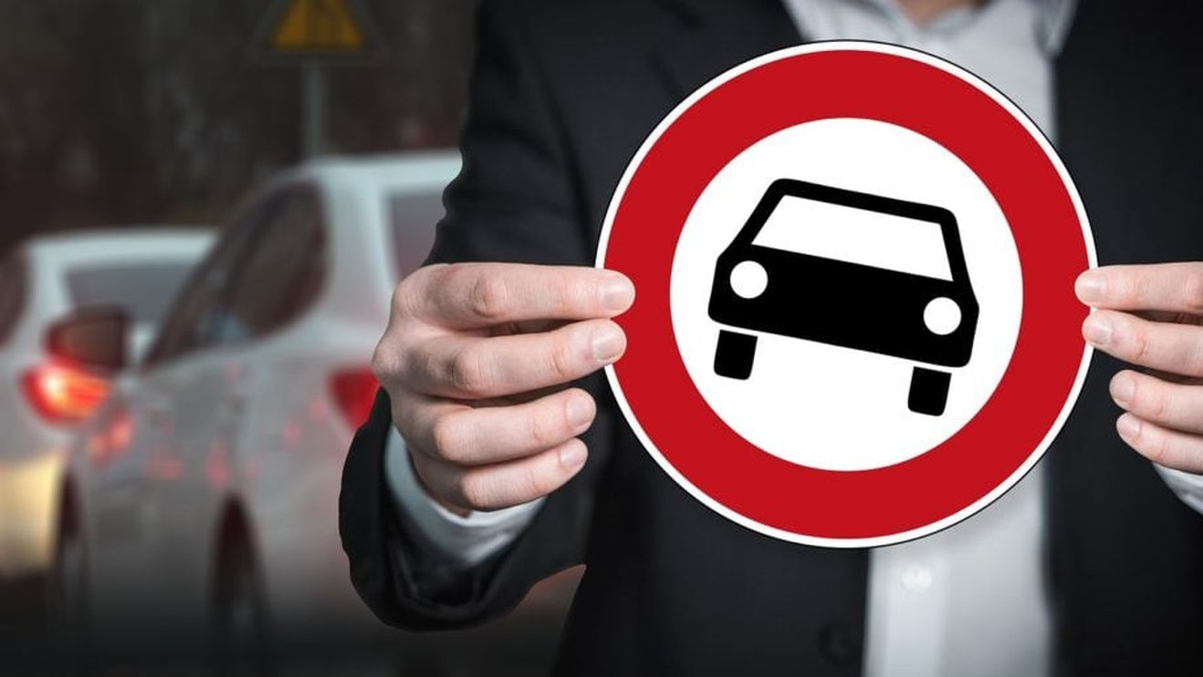 Un sfert din școlile din județul Iași nu au marcaje sau indicatoare rutiere care să-i avertizeze pe șoferi / Un accident din cinci se produce în județ lângă o școală