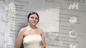 VIDEO | De la Sarmale la Tapas | La 18 ani are deja doi ani de școală de bucătari, în total va studia șase ani/ Aryana Camarasean, româncă din Alicante: „De mică m-a pasionat bucătăria, la restaurant fac paella, acasă gătim românește”