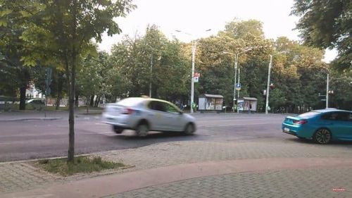 VIDEO Şoferii din Ploieşti au ajuns cascadori fără voie din cauza unei lucrări nesemnalizate