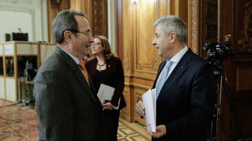 Legea care le-ar fi permis infractorilor să execute închisoarea la domiciliu a fost declarată, din nou, neconstituțională