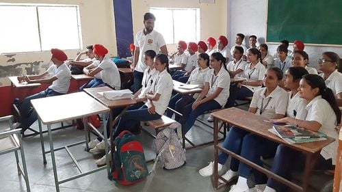 India elimină tabelul periodic și evoluția din manualele școlare - experții sunt nedumeriți. Cauza: presiuni politice anti-știință