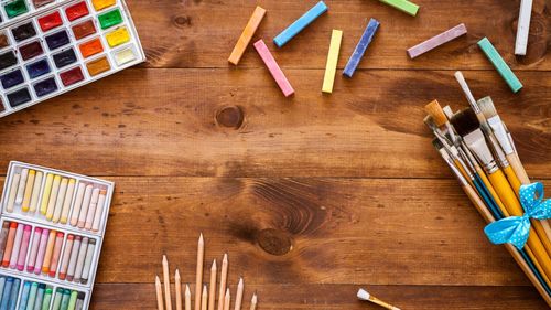 Studenții de la Universitatea din Staffordshire cer ca magazinul de artă să fie scutit de reduceri