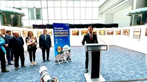 Expoziţia fotografică „Drumul european al Republicii Moldova", inaugurartă la sediul Parlamentului European de la Bruxelles