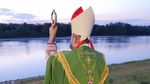 Vaticanul îi excomunică pe lefebvrieni, o sectă catolică globală / ”Chiar dacă ne excomunică, n-au decât, să o facă, nu o să schimbe absolut nimic”