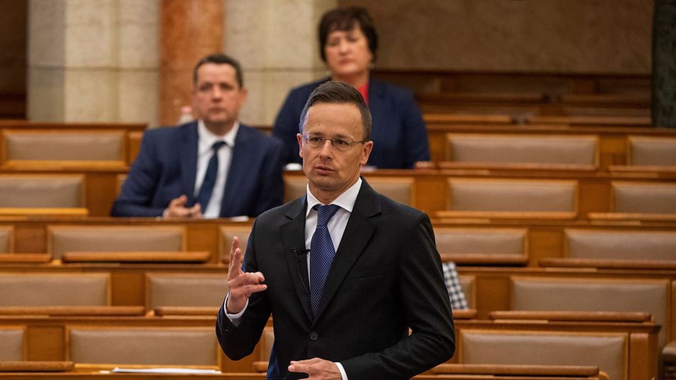 Șeful diplomației ungare îi transmite lui Manfred Weber, liderul grupului PPE, ”să-i fie rușine” pentru prioritizarea excluderii Fidesz în dauna gestionării pandemiei de COVID-19