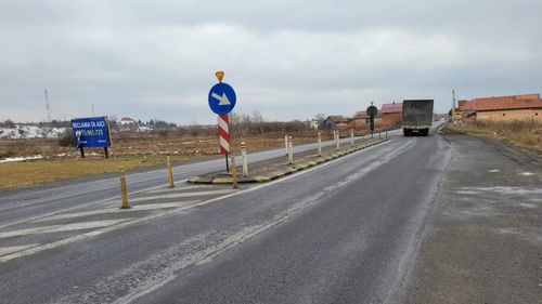 Bateriile şi panourile solare care iluminau insulele de calmare a traficului de pe DN 1, la limita dintre Braşov şi Sibiu, au fost furate la doar o săptămână de la montare