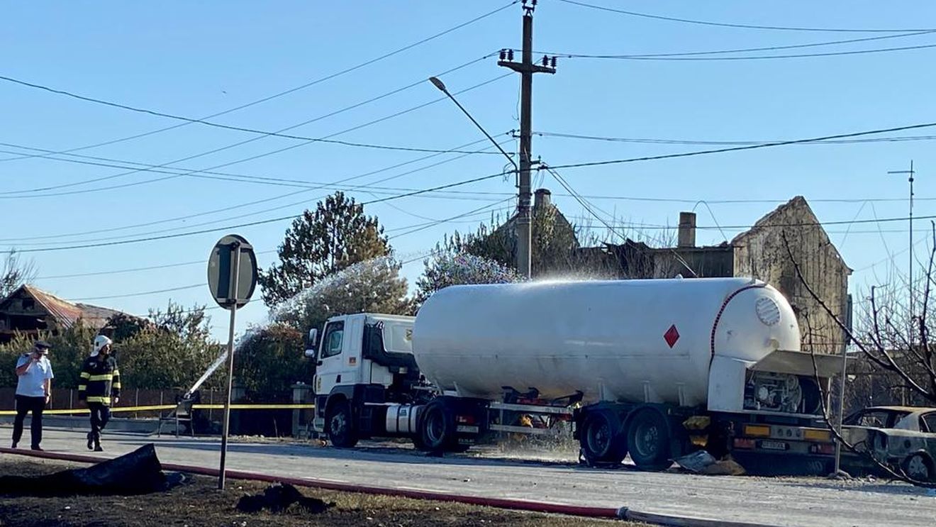 SURSE Procurorii DNA ridică documente de la Inspectoratul pentru Situații de Urgență Dâmbovița în legătură cu controalele făcute la stația GPL din Crevedia