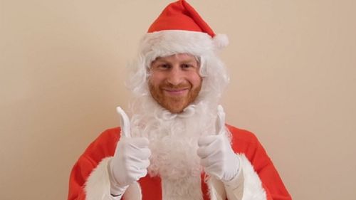 VIDEO Prinţul Harry se deghizează în Moş Crăciun pentru o organizaţie de caritate / El nu va petrece Crăciunul alături de regina Elisabeta a II-a anul acesta