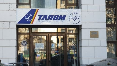 Pilotul Tarom infectat cu coronavirus a mai avut contact cu 9 piloți