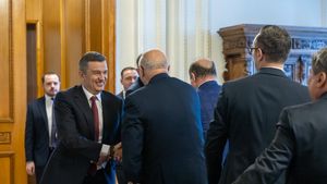 Grindeanu se întâlnește luni cu liderii marilor confederații sindicale, în pline negocieri pentru legea salarizării