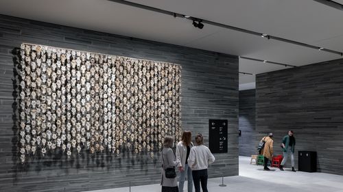 Noul Muzeu Naţional al Norvegiei a fost deschis cu o imensă tapiserie cu 400 de cranii de ren