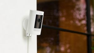 Mii de utilizatori ai camerelor video Wyze au văzut unii în casele altora / Compania susţine că totul a pornit de la o problemă de funcţionare a soluţiei de stocare cloud Amazon Web Services