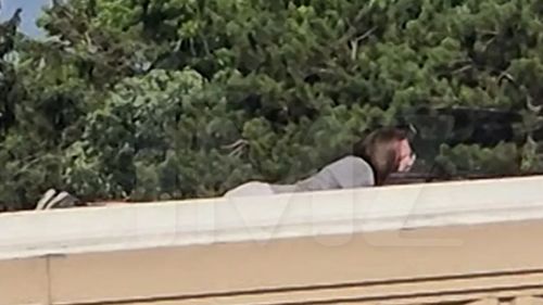 VIDEO Atentatul asupra lui Donald Trump, filmat de un martor ocular. Primele imagini cu atacatorul când a tras asupra fostului președinte