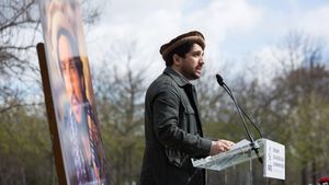 Liderul rezistenței afgane promite să nu se predea niciodată, deși grupării sale i-a fost refuzat accesul la armele americane: „Sunt fiul lui Ahmad Shah Massoud. Aș prefera să mor decât să mă predau”