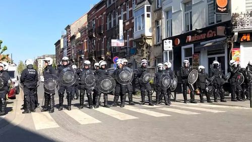 VIDEO Revoltă în cartierul bruxellez Anderlecht după moartea unui tânăr care a fugit de poliție