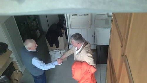 Imagini și stenograme de la întâlnirea dintre primarul din Sinaia și viceprimar / DNA susține că Vlad Oprea ar fi încălcat interdicția de a-și exercita funcția