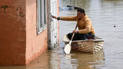 LIVE Inundații: Nu sunt decese în urma inundațiilor / Aproape 70 de localități afectate în 14 județe / Cod roşu de inundaţii pe râuri din Moldova şi Transilvania, până vineri la prânz