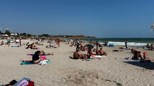 FOTO Am mers prin cele mai populare stațiuni de pe litoral să vedem câți oameni au venit în vacanță, în săptămâna de Ziua Marinei / Cum arată Vama Veche, Costinești și Eforie Nord, comparativ cu anii trecuți