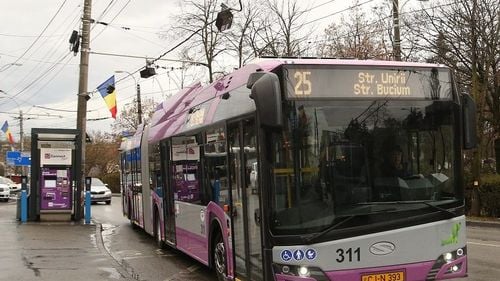 25 de troleibuze noi la Cluj-Napoca. Două treimi din mijloacele de transport public sunt noi, jumătate electrice