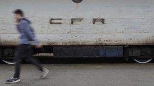 Patru gări închise temporar de Protecţia Consumatorilor, în Harghita / Toalete degradate, scaune rupte şi pereţi cu infiltraţii de apă şi igrasie