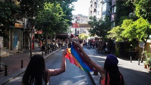 Politico: Comunitatea LGBTQ din Turcia, în pericol în fața valului de considerații homofobe lansate de președintele Erdogan și de alți înalți oficiali, care i-au numit pe homosexuali ”perverși” și ”pedofili”