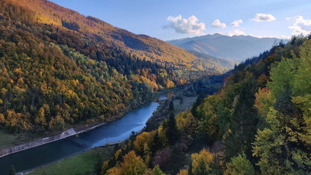 FOTO Câteva dintre cele mai spectaculoase locuri din România unde putem admira cromatica toamnei / Articol scris cu AI