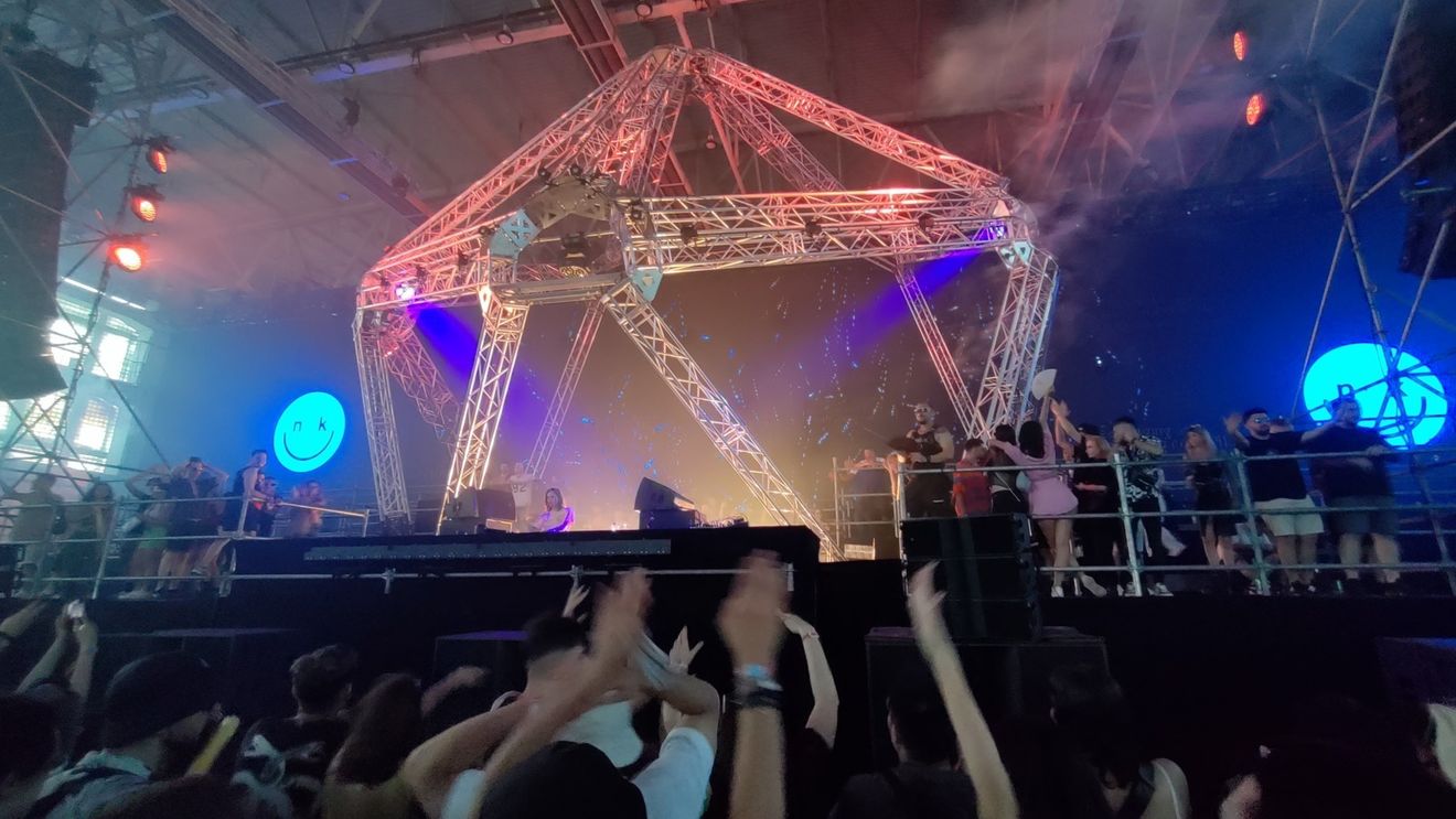 Organizatorii festivalului Saga susțin că au plătit toți cântăreții / DJ Hardwell acuzase că nu și-a primit banii și a plecat de pe scenă în timpul prestației