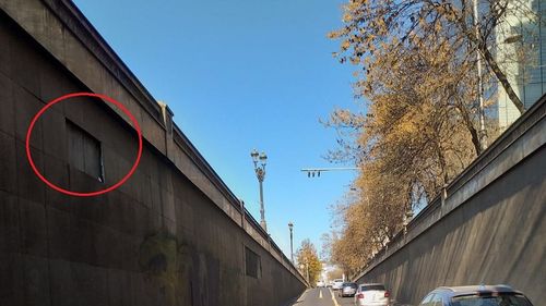 FOTO Pericol major pentru șoferi în centrul Bucureștiului: au început să cadă panourile de granit din Pasajul Unirii