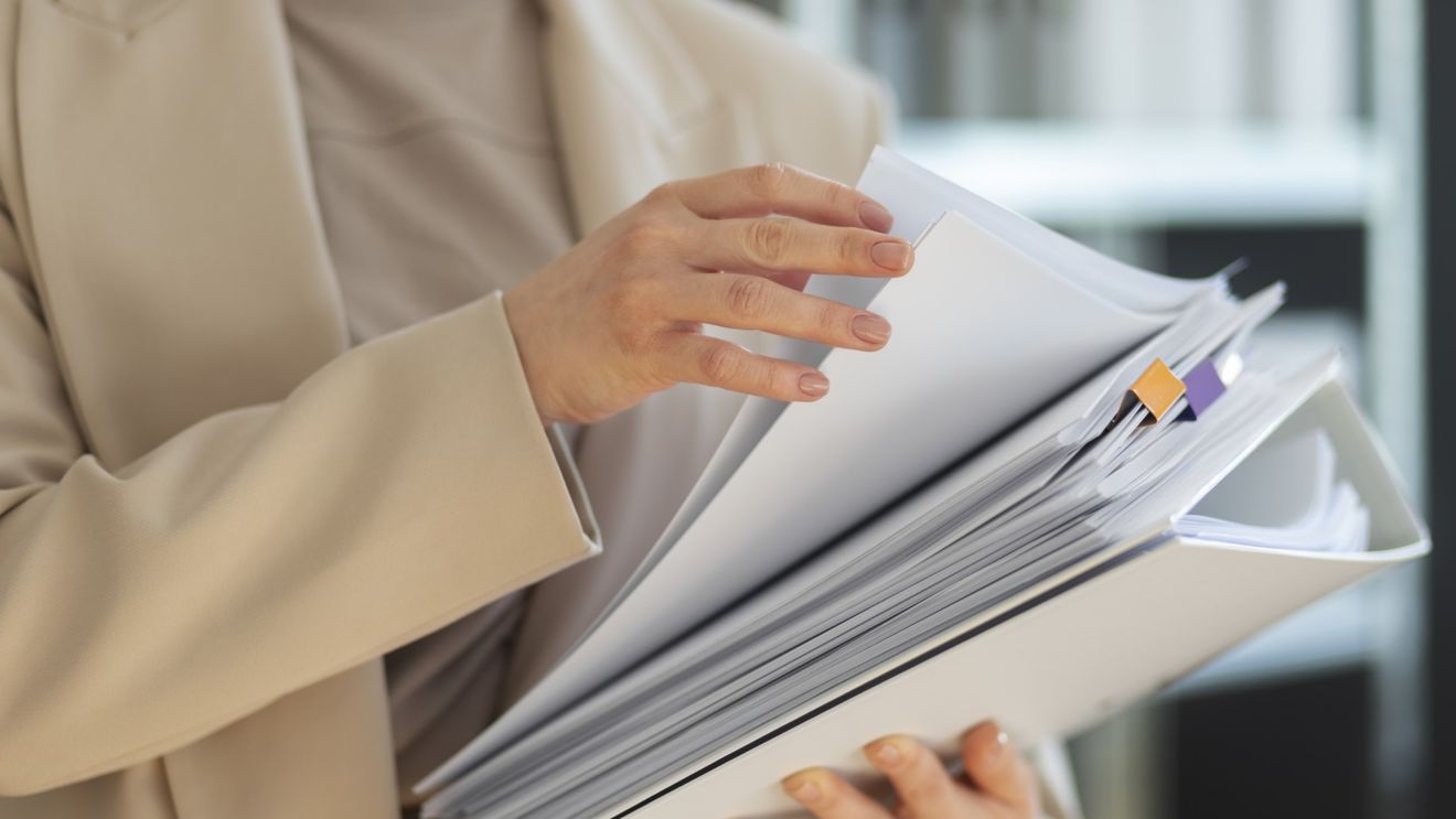 Alin Apostol (USR) îi contrazice pe sindicaliști: Numărul corect de angajați din administrație e de peste 450.000, nu de 240.000 / Un aparat mult prea stufos, cu deficit la profesori și medici