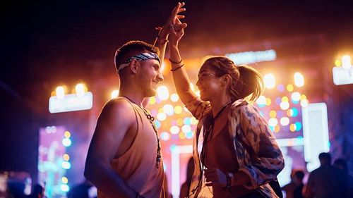 Drone, testare si dialog deschis: MedLife transformă din nou festivalurile în spații pentru sănătate sexuală și educație reală