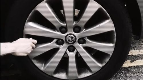 Cauciucuri tăiate contra poluare. Ce este mișcarea ”Tyre Extinguishers” și în câte țări s-a extins: ”Vom face imposibilă deținerea unui SUV în zonele urbane”