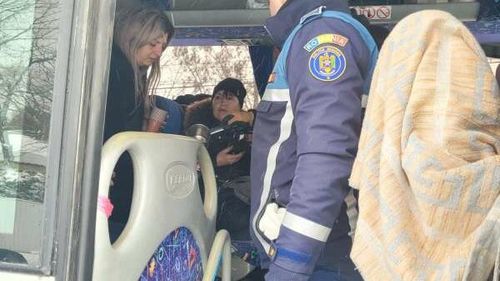 Autocar cu cincisprezece cetăţeni ucraineni, blocat la Năneşti, după ce drumurile din zonă au fost închise din cauza condiţiilor meteo nefavorabile