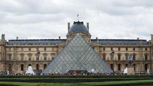 Naționaliștii bulgari, furioși din cauza unei expoziții organizate la Muzeul Luvru/ Biserica Ortodoxă a refuzat să contribuie cu exponate