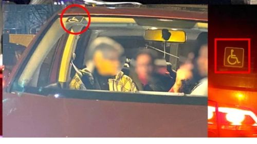 VIDEO Dosar penal după ce un polițist local din Constanța a ridicat mașina unei femei cu dizabilități de pe un loc destinat acestora, deși femeia avea semnul în geam/ Ce spune primăria despre ”locul de handicapat”