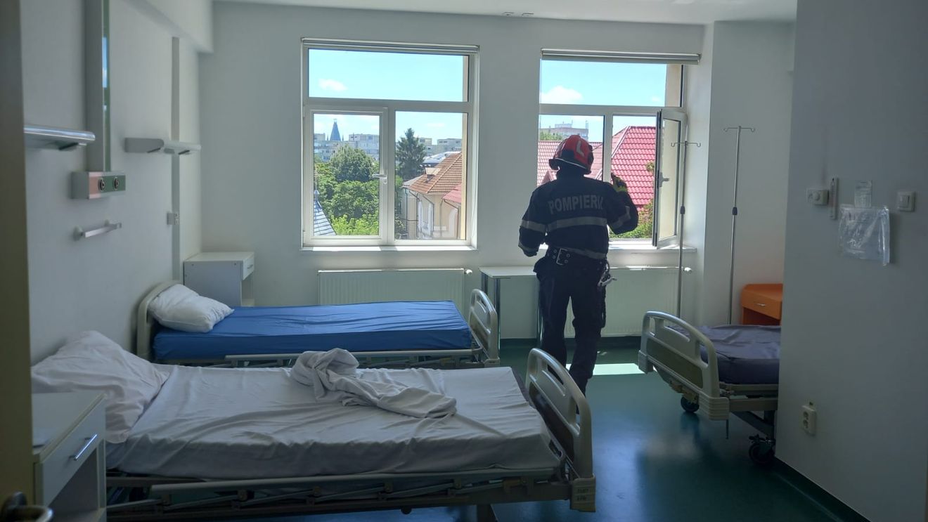 Prefectul județului Iaşi: Bateriile care au provocat incendiul din camera de la subsolul Maternităţii ”Cuza Vodă” vor fi relocate / Va fi amenajat un alt spaţiu, în afara clădirii, pentru a nu mai exista nici un risc