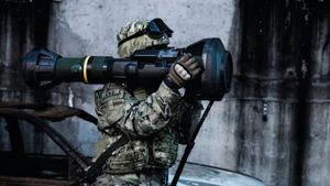 ”God Save The Queen!” – strigă militarii ucraineni când nimicesc tancuri rusești cu proiectile de fabricație britanică/ Ce este “arma minune” NLAW?