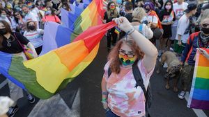 Bucharest PRIDE are loc între 21 și 29 iunie / Sondaj la comanda Asociației Accept: 56% dintre români sunt de acord cu o formă de recunoaștere și protecție legală a familiilor formate din persoane de același sex, căsătorie sau parteneriat civil
