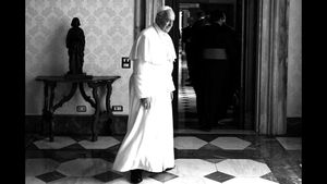 Voluntari obligatoriu de vizita Papei: Inspectoratul Școlar Iași cere câte 50 de elevi și profesori voluntari de la școli, pentru vizita Papei Francisc
