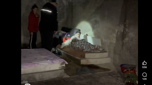 VIDEO Primarul din Brașov anunță că a desființat un adăpost improvizat de oameni ai străzii, într-o zonă populată din apropierea Gării: „Zona este acum mai sigură pentru locuitori”