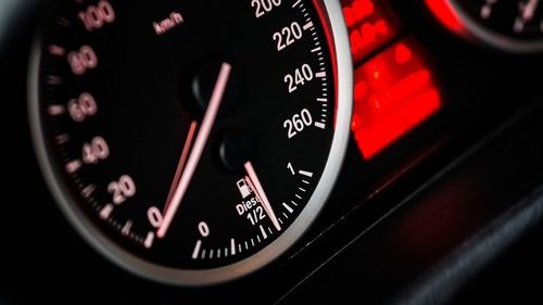 Opt sfaturi pentru a conduce eficient mașina: Cum să reduceți cheltuielile cu combustibilul?