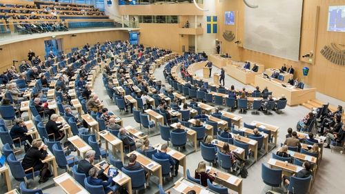 Partidele de dreapta obțin o majoritate de trei mandate în parlamentul Suediei, Riksdag, în urma alegerilor de duminică/Se profilează un guvern minoritar tripartit sprijinit de Democrații Suedezi (dreapta populistă)